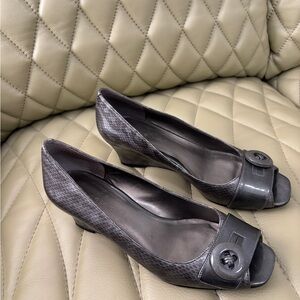 Bandolino Elegant Grey Peep-Toe Heels - Size 7 -